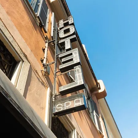 Center 3 Hotell 3*