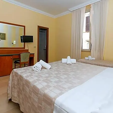 Hotel Center 3 3*