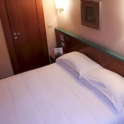 Hotell Center 3 3*