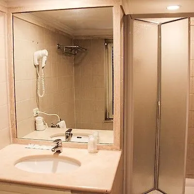 Hotell Center 3 3*